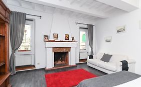 Gorgeous Trastevere Loft On The River